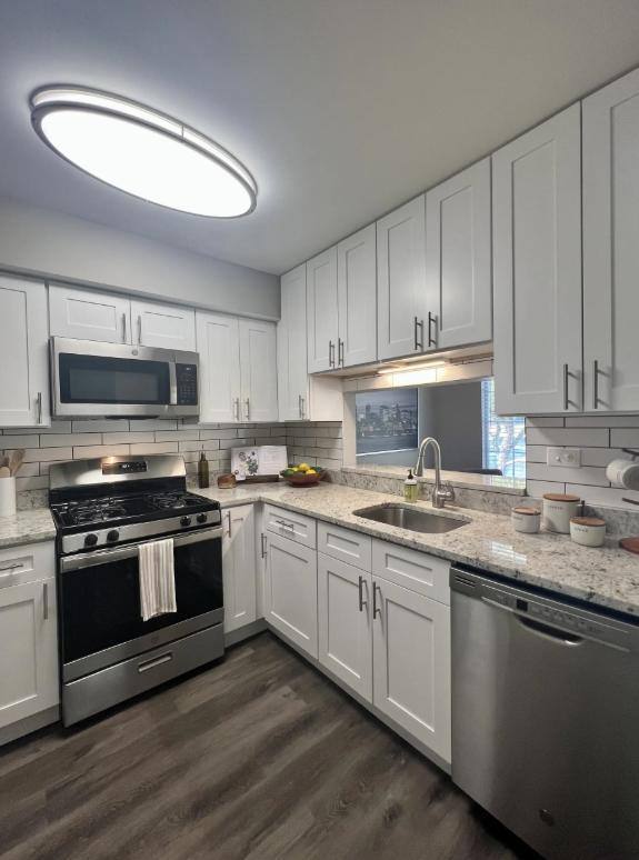 Apartment for rent at Village Green, 880 Hadley Run Lane, Schaumburg, IL 60173