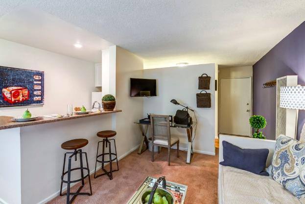 Apartment for rent at Villa Vicente, 5351 San Vicente Blvd, Los Angeles, CA 90019