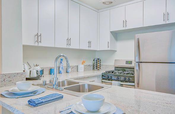 Apartment for rent at Villa Vicente, 5351 San Vicente Blvd, Los Angeles, CA 90019