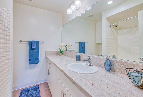 Apartment for rent at Villa Vicente, 5351 San Vicente Blvd, Los Angeles, CA 90019