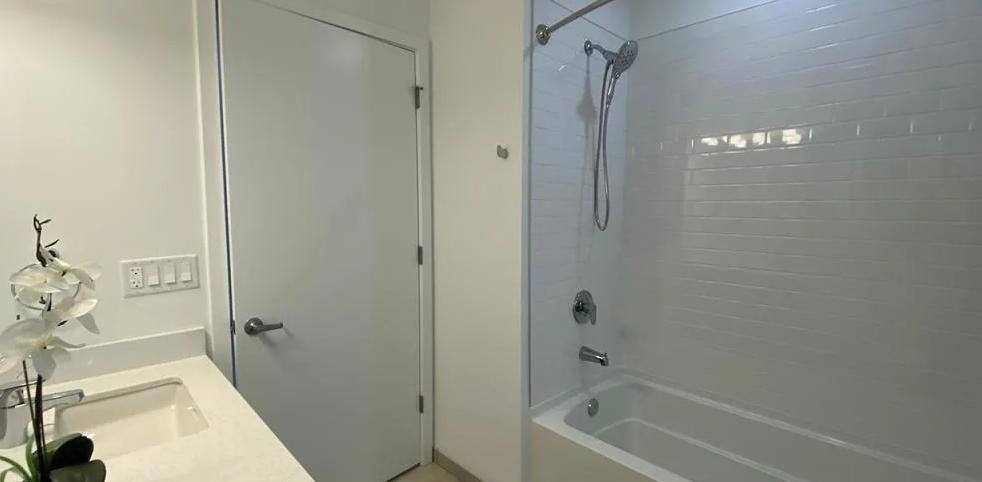 Apartment for rent at Hayts, 546 Green Bay Rd, Highwood, IL 60040