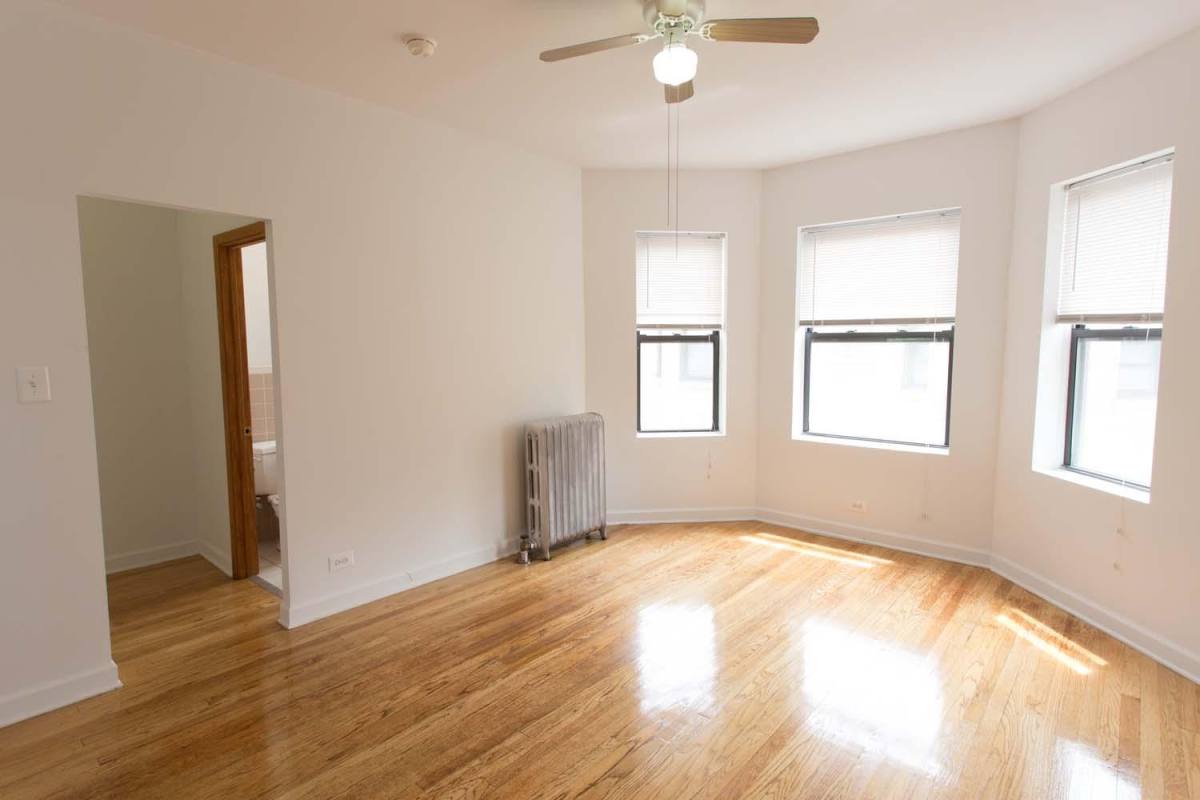 Apartment for rent at 5415 S Woodlawn Ave, Chicago, IL 60615
