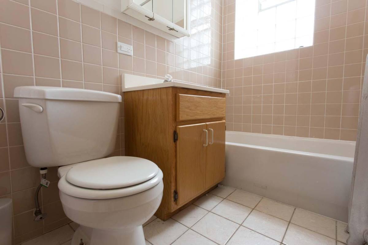 Apartment for rent at 5415 S Woodlawn Ave, Chicago, IL 60615