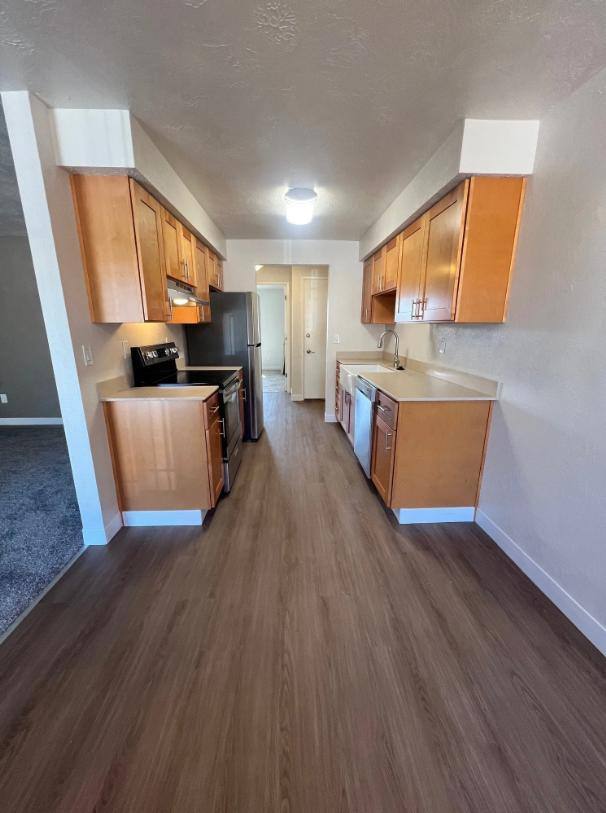 Apartment for rent at 803 Weeks Dr NE, Salem, OR 97303