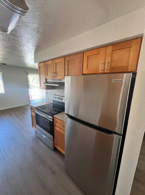 Apartment for rent at 803 Weeks Dr NE, Salem, OR 97303