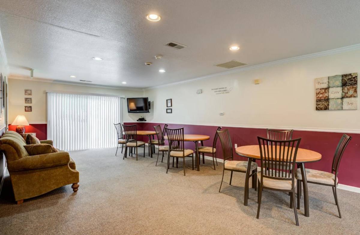 Apartment for rent at 2260 Lake Circle Dr, Lima, OH 45801
