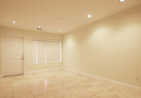 Apartment for rent at Royal Oaks Estates, 3200 Stirling Rd, Hollywood, FL 33021