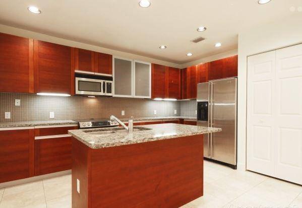 Apartment for rent at Royal Oaks Estates, 3200 Stirling Rd, Hollywood, FL 33021