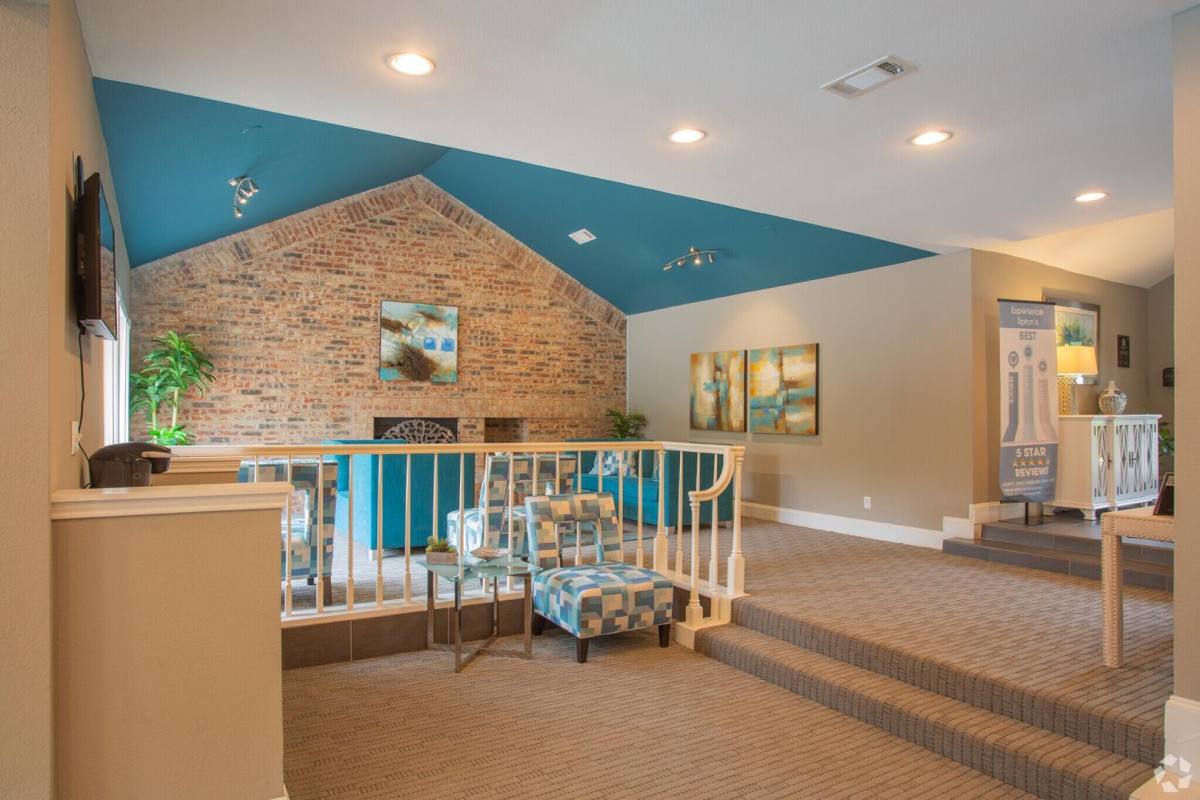 Apartment for rent at Estrada Oaks, 2115 Estrada Parkway, Irving, TX 75061