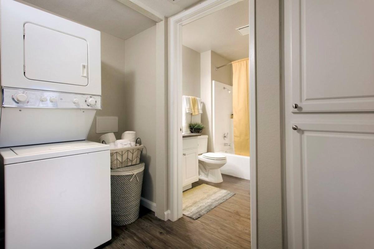 Apartment for rent at Vista Pointe Apartment Homes, 1400 N Grand Ave, Covina, CA 91724