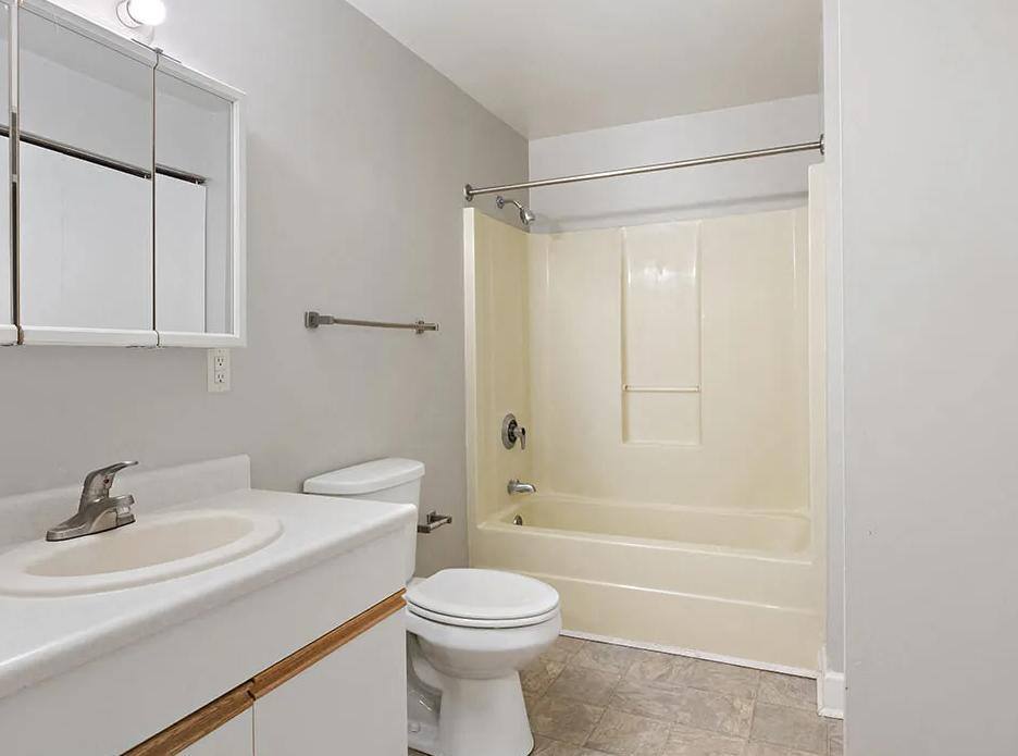Apartment for rent at The Commodore Perry, 505 Jefferson Ave, Toledo, OH 43604