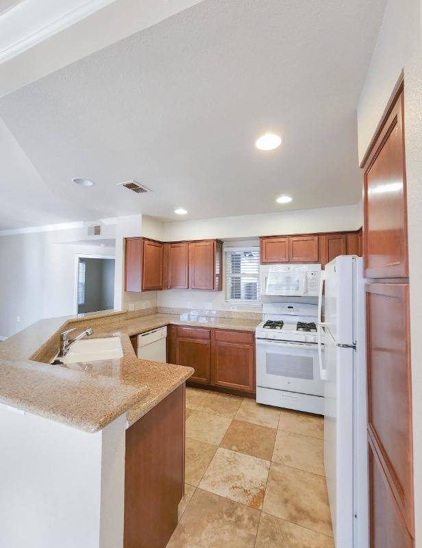 Apartment for rent at Lake Forest, 3025 Village Center Dr, El Dorado Hills, CA 95762