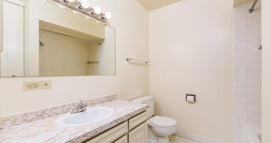 Apartment for rent at 805 Baldwin Ave, Waukegan, IL 60085