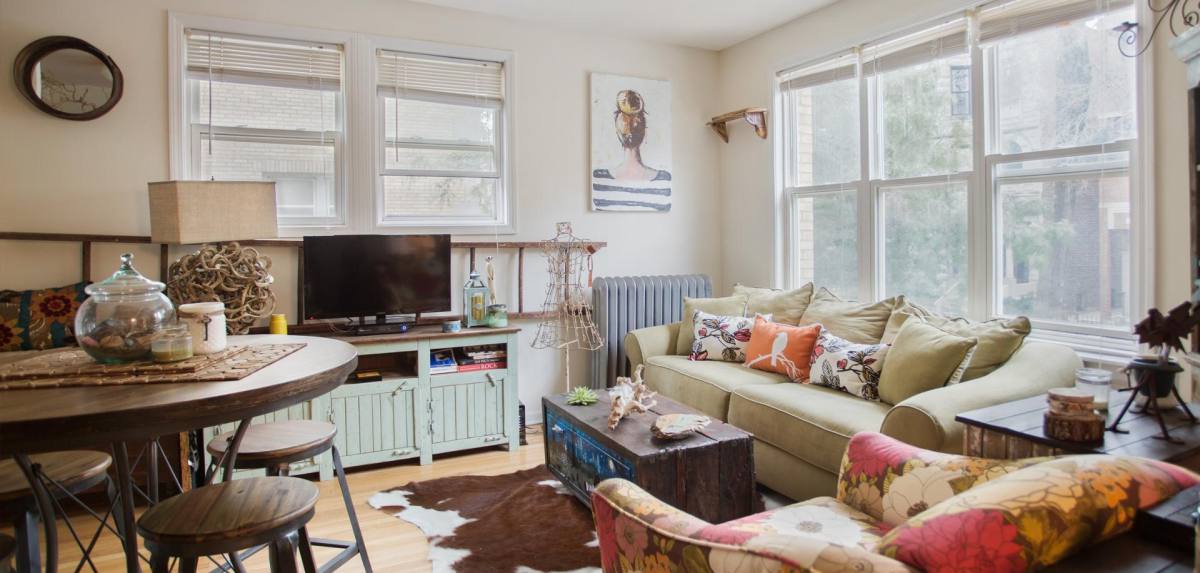 Apartment for rent at 910 W Dakin St, Chicago, IL 60613
