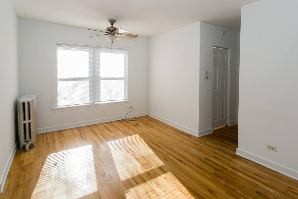 Apartment for rent at 4726 S Woodlawn Ave, Chicago, IL 60615