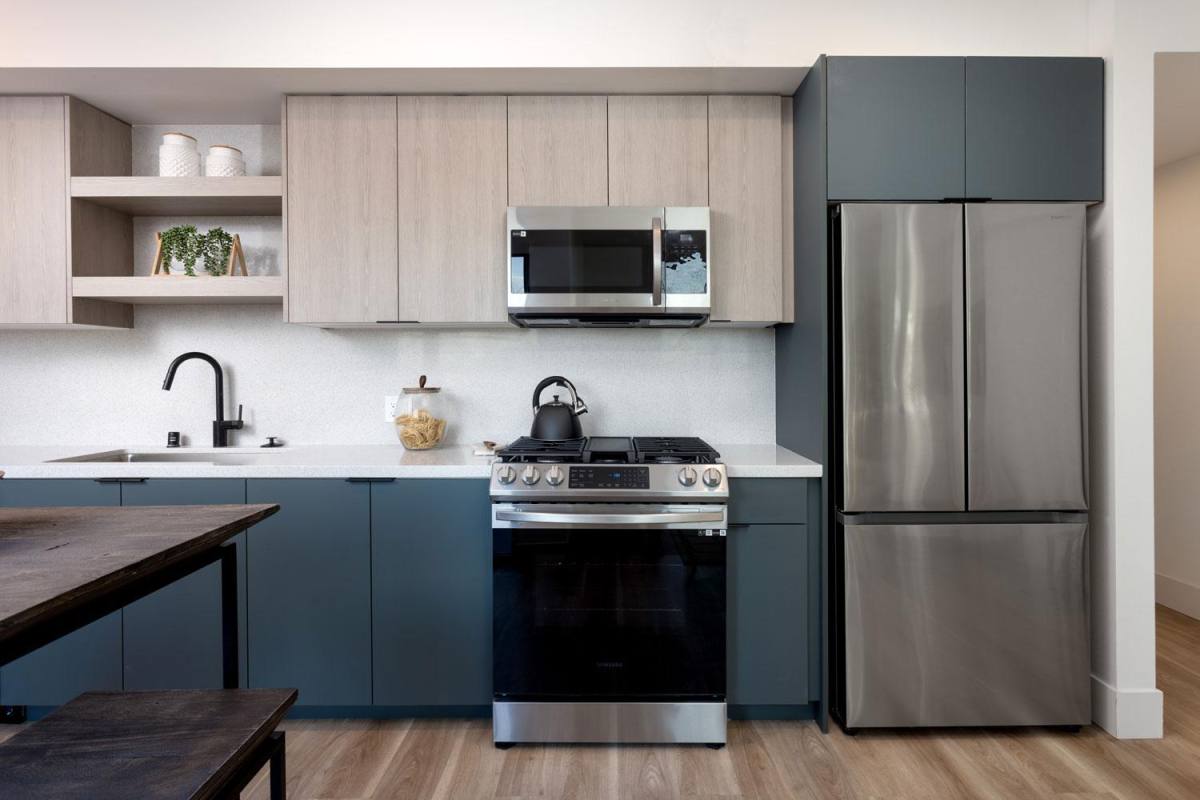 Apartment for rent at 7617 Santa Monica Blvd, Los Angeles, CA 90046