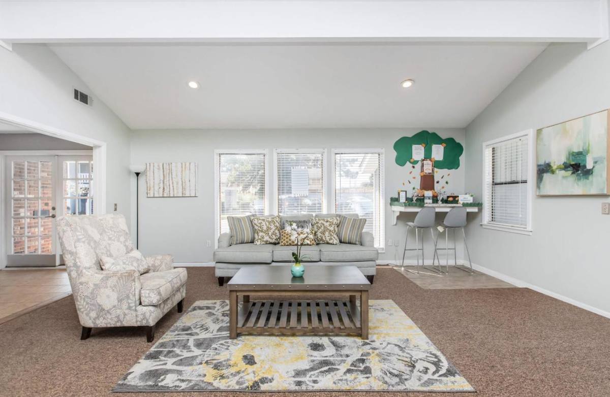 Apartment for rent at Somerset Apartment Homes, 1523 E County Line Rd, Jackson, MS 39211