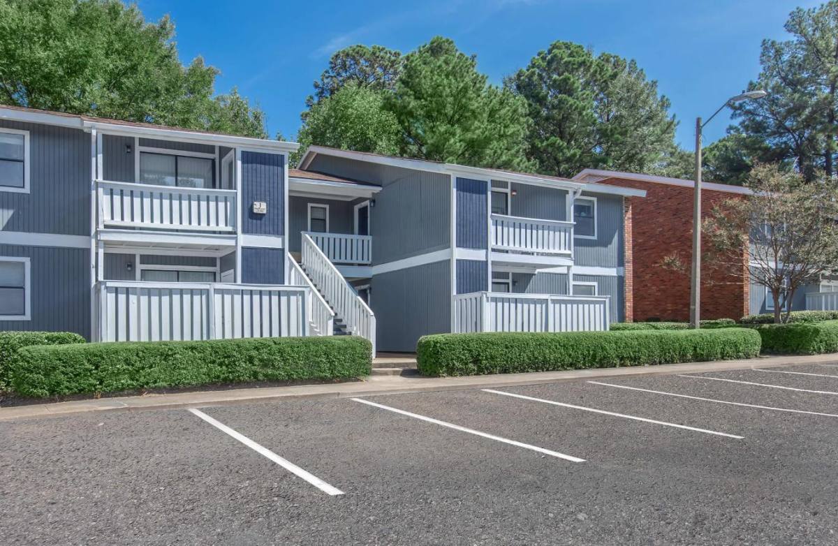 Apartment for rent at Somerset Apartment Homes, 1523 E County Line Rd, Jackson, MS 39211
