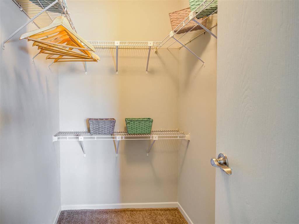 Apartment for rent at 909 E Golf Rd, Arlington Heights, IL 60005