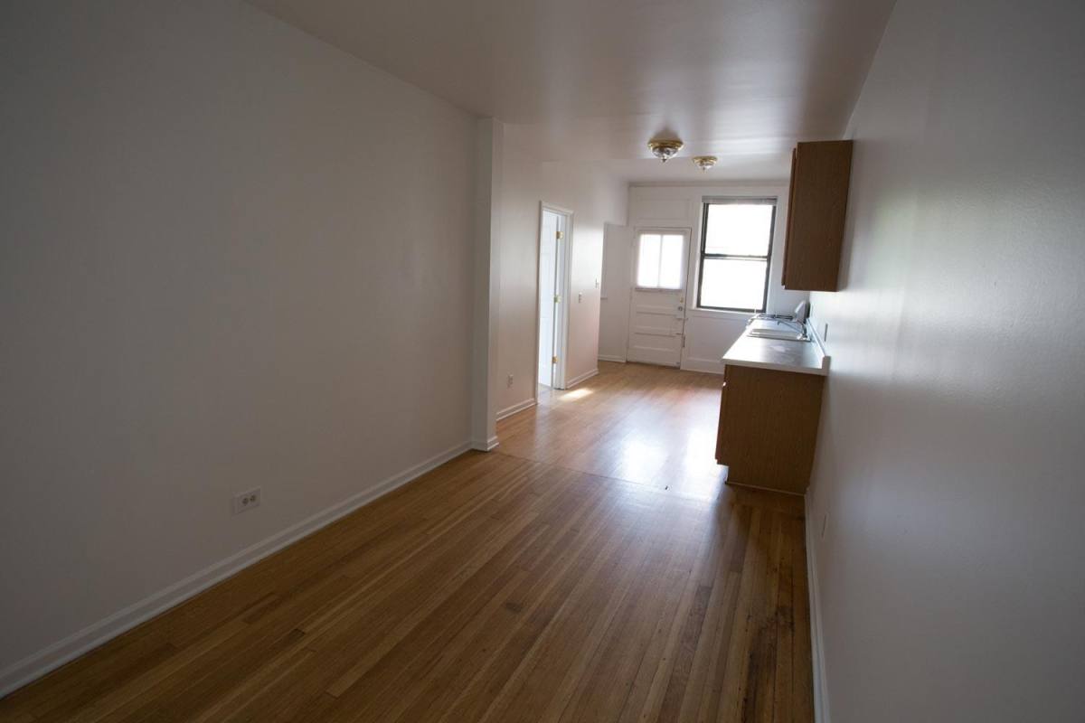 Apartment for rent at 5237 S Kenwood Ave, Chicago, IL 60615