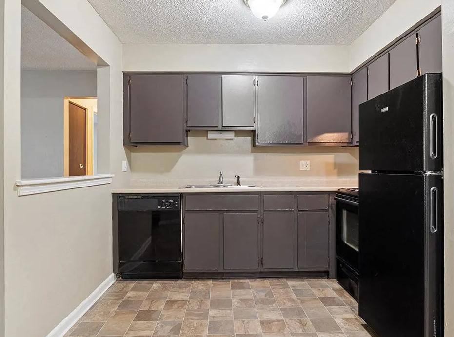 Apartment for rent at Sunnydale Estates, 5834 N Yermo Dr, Toledo, OH 43613