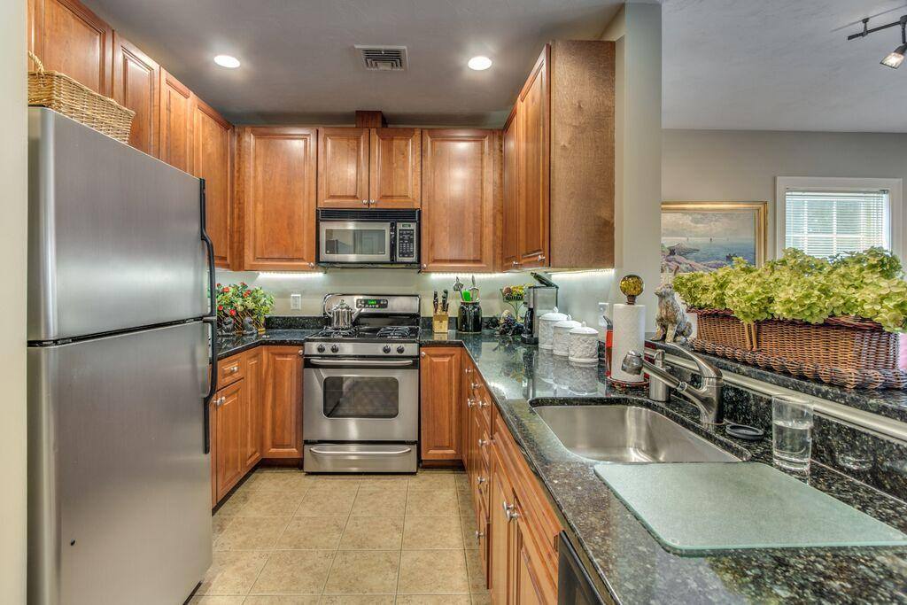 Apartment for rent at 66 Hastings St, Wellesley Hills, MA 02481