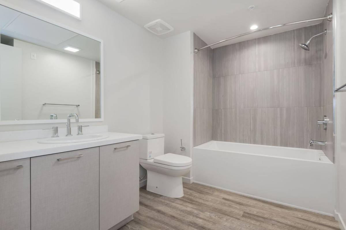 Apartment for rent at 1515 Wilshire Blvd, Los Angeles, CA 90017