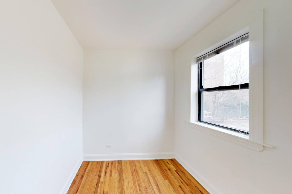 Apartment for rent at 1120 E 47th St, Chicago, IL 60653