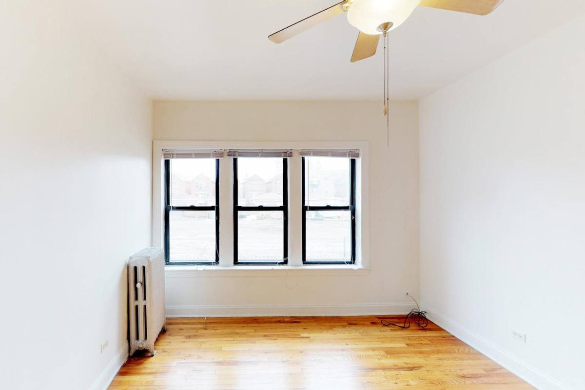 Apartment for rent at 1120 E 47th St, Chicago, IL 60653