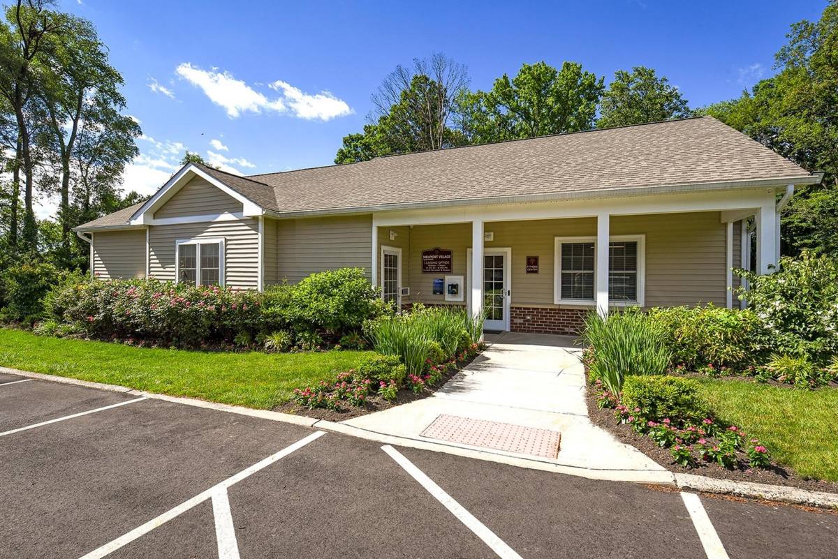 8590 New Falls Rd, Levittown, PA 19054 - Apartment for Rent - Image 2