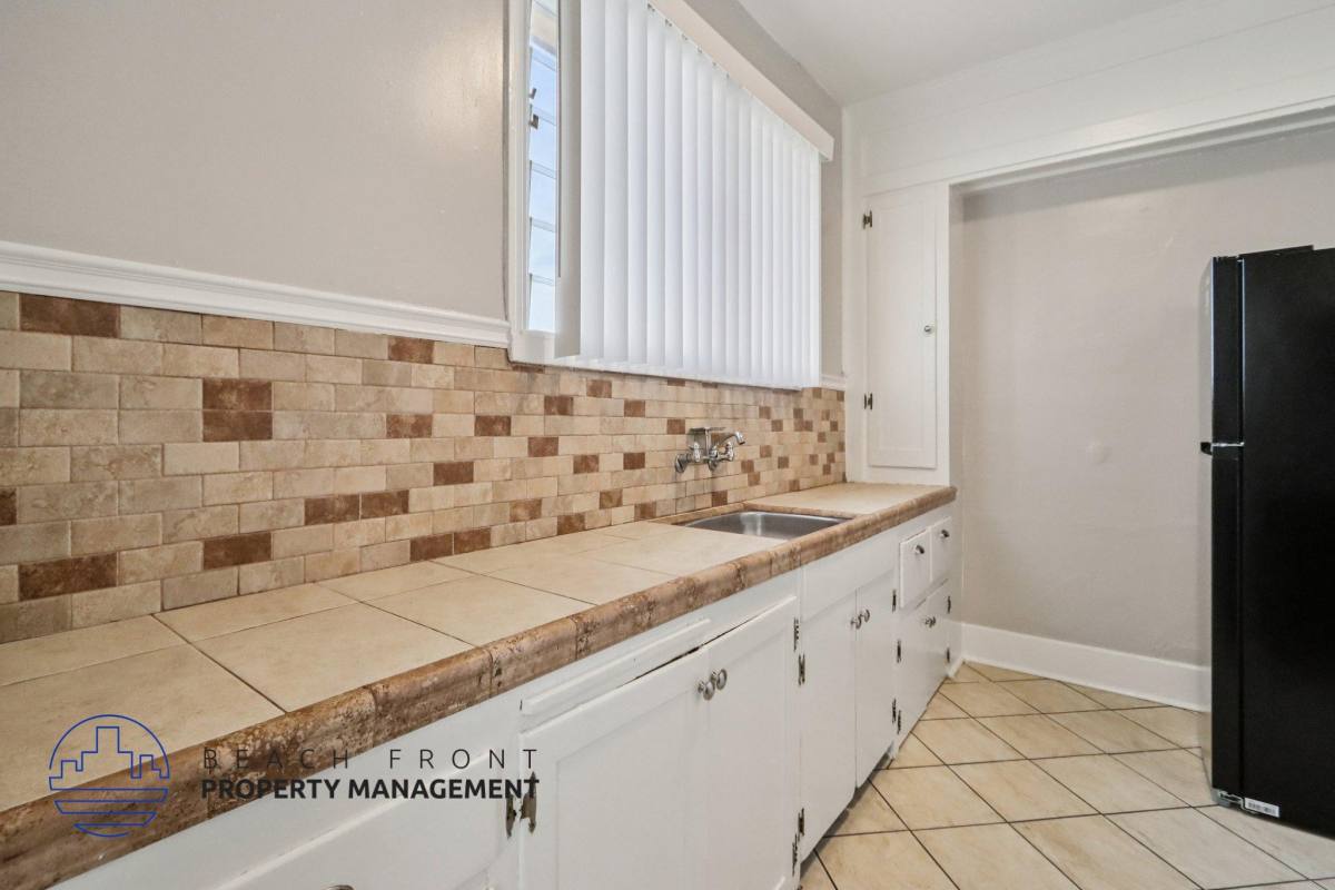 Apartment for rent at 1141 Pine Ave, Long Beach, CA 90813