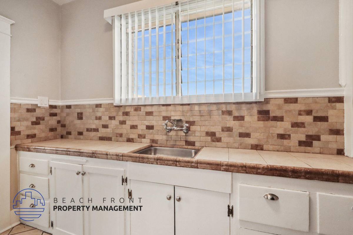 Apartment for rent at 1141 Pine Ave, Long Beach, CA 90813