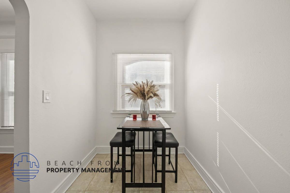 Apartment for rent at 426 South New Hampshire Avenue, 426 S New Hampshire, Los Angeles, CA 90020
