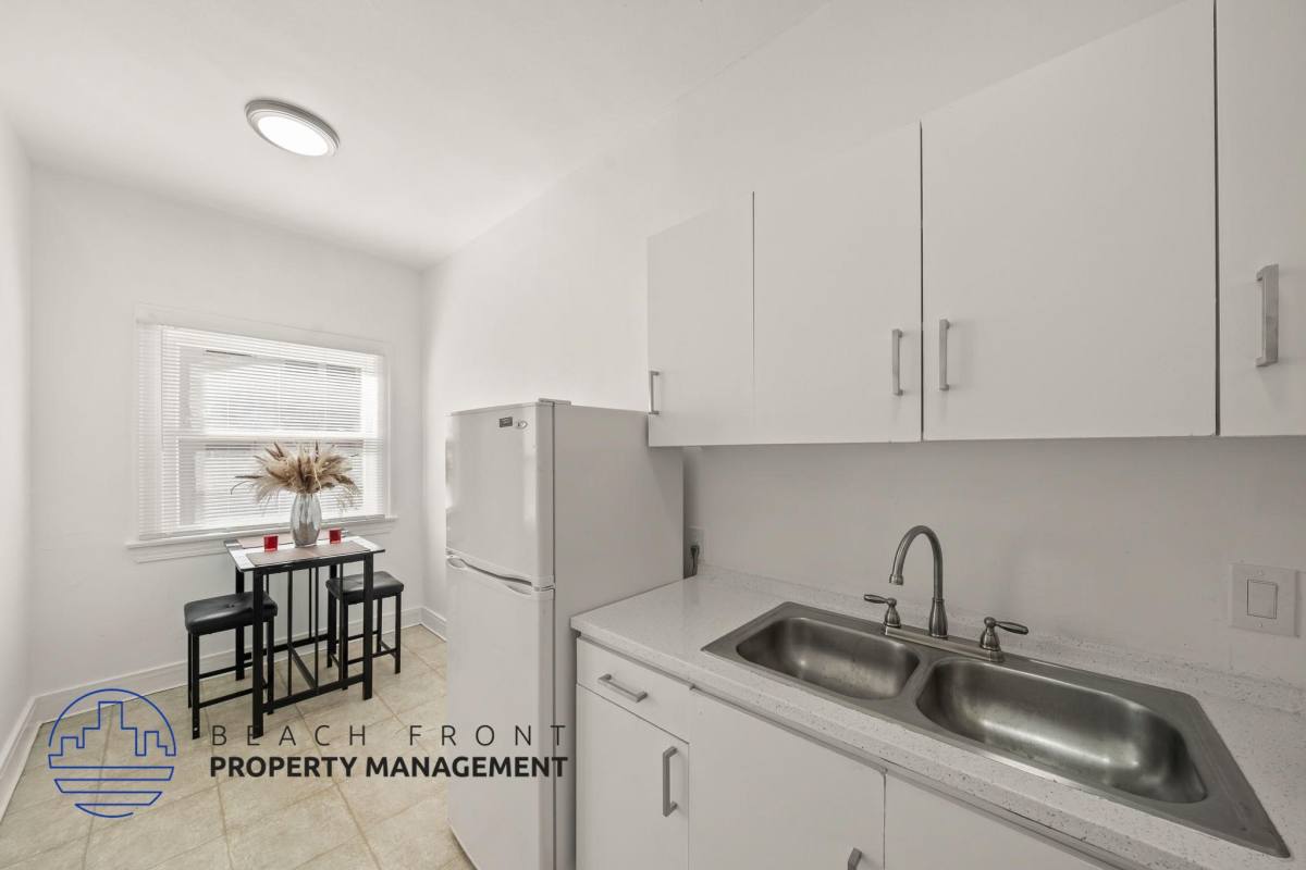 Apartment for rent at 426 South New Hampshire Avenue, 426 S New Hampshire, Los Angeles, CA 90020