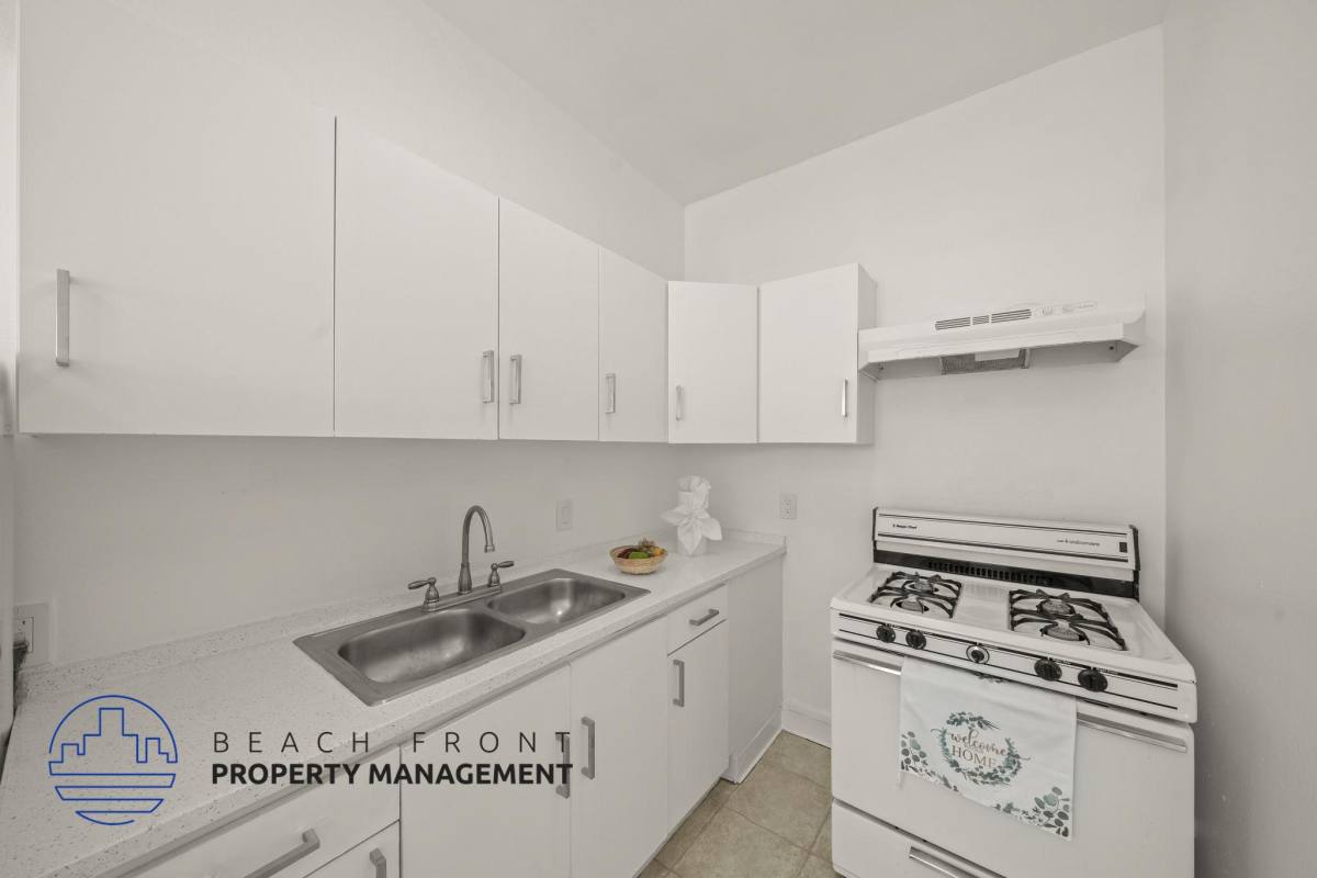 Apartment for rent at 426 South New Hampshire Avenue, 426 S New Hampshire, Los Angeles, CA 90020
