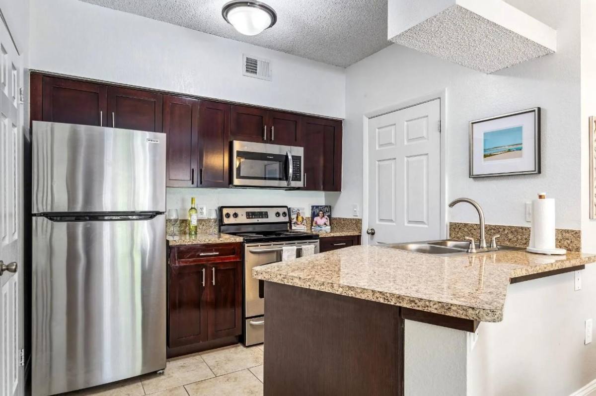 Apartment for rent at Waterford Park Apartment Homes, 7505 NW 44th St, Fort Lauderdale, FL 33319