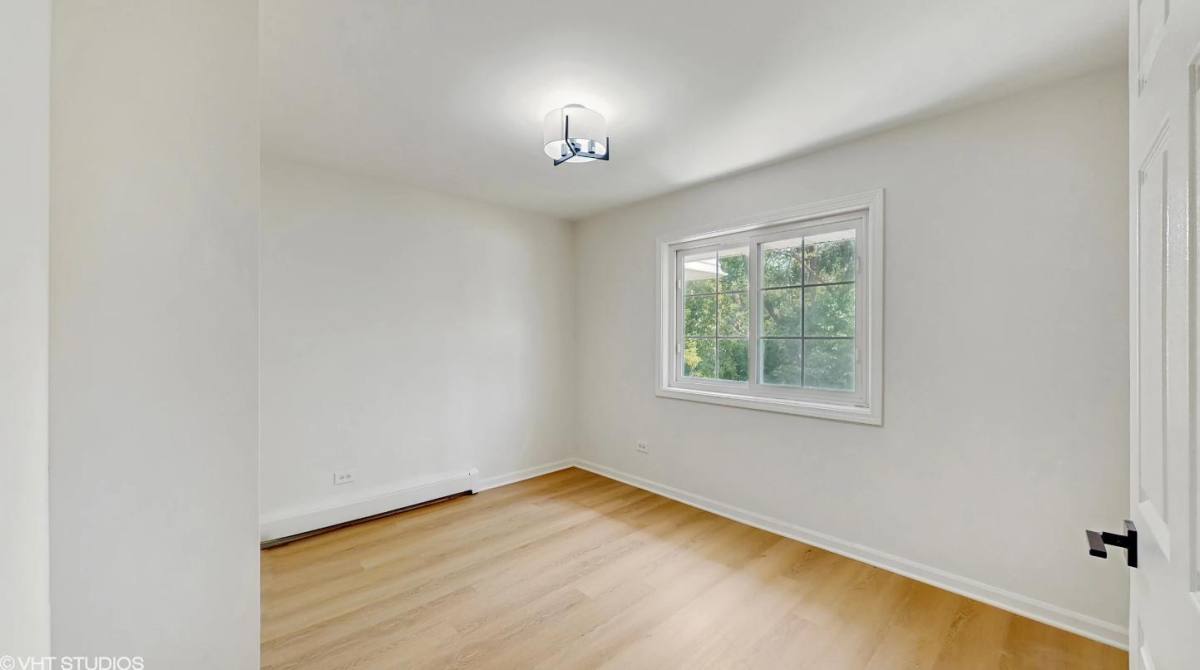 Apartment for rent at 375 W Winchester Rd, Libertyville, IL 60048