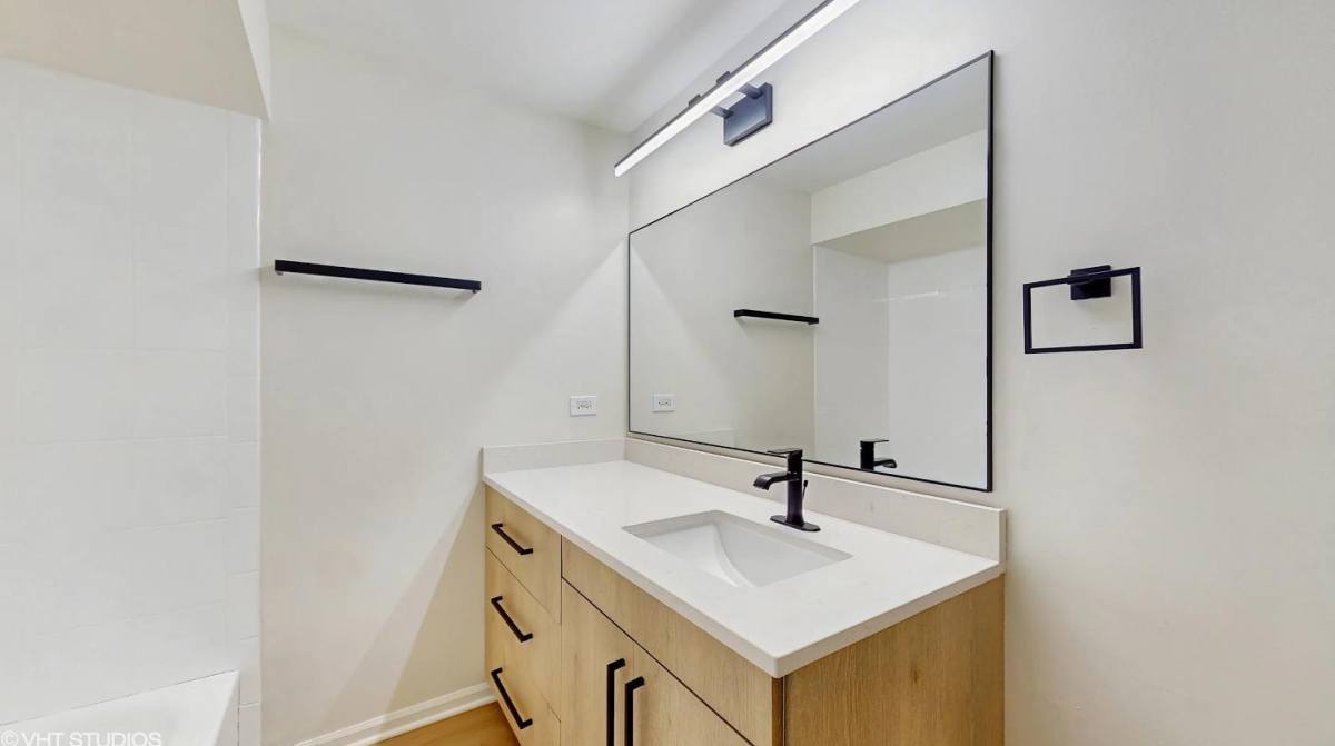 Apartment for rent at 375 W Winchester Rd, Libertyville, IL 60048