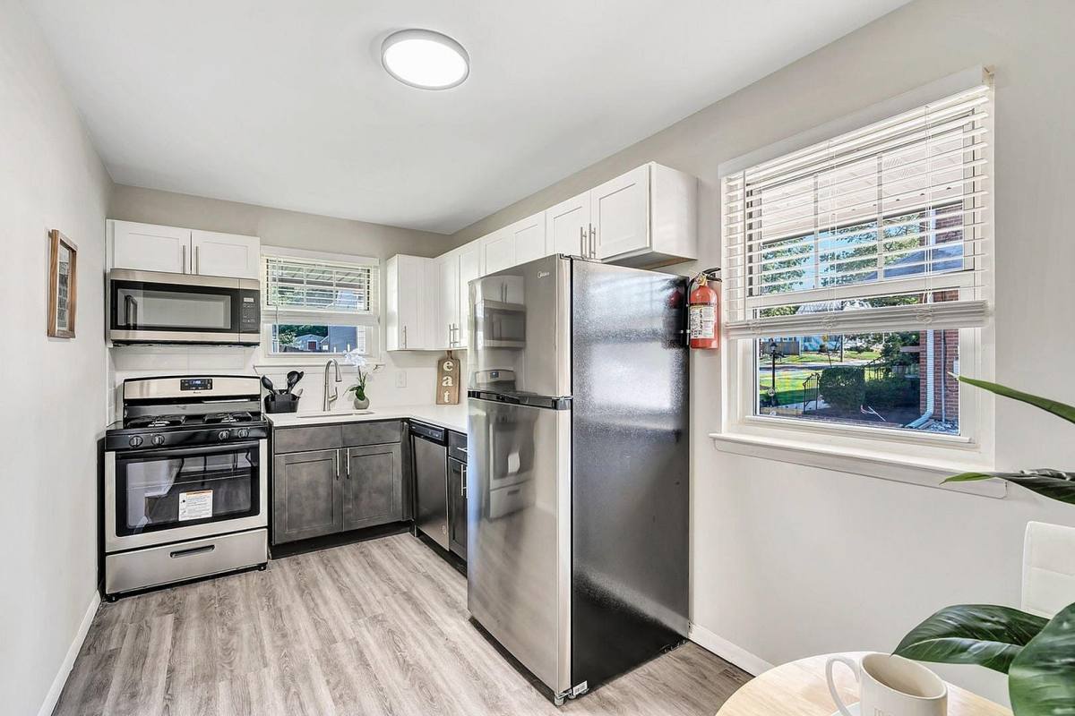 Apartment for rent at Marlton Colonial, 6 N Locust Ave, Marlton, NJ 08053