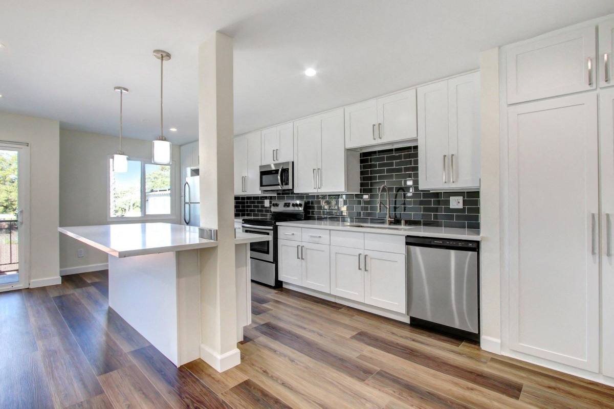 Apartment for rent at 15215 Victory Blvd, Van Nuys, CA 91411
