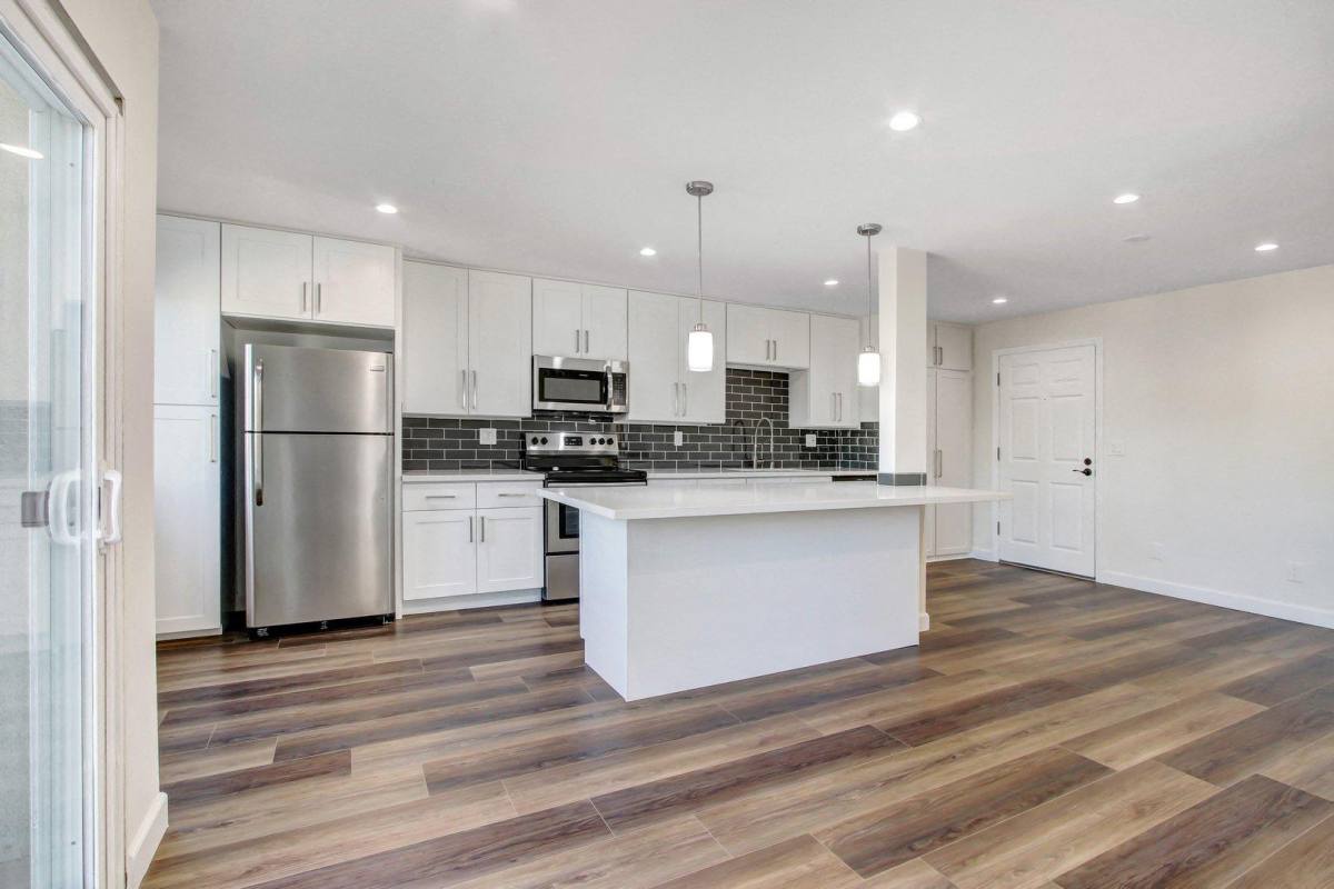 Apartment for rent at 15215 Victory Blvd, Van Nuys, CA 91411