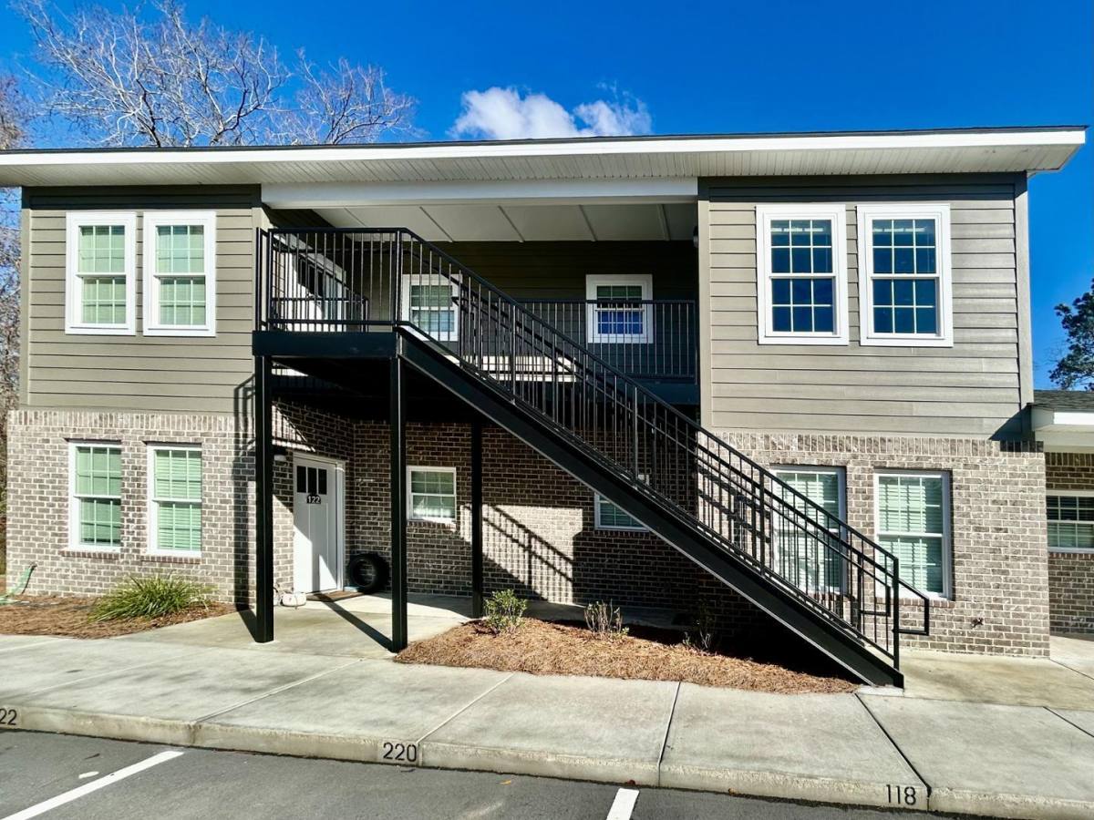 Townhouse for rent at 130 Briarwood Rd, Statesboro, GA 30458