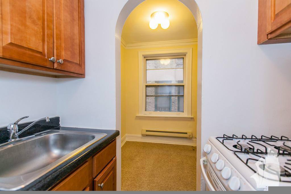 Apartment for rent at 425 W Roscoe St #404, Chicago, IL 60657