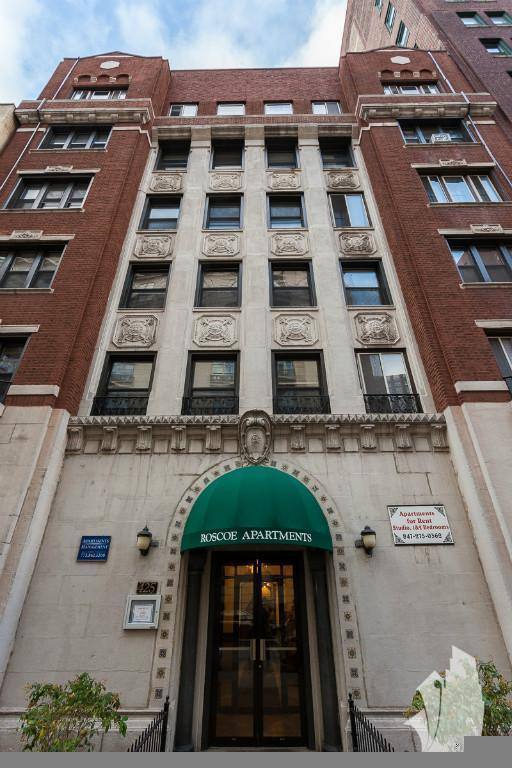 Apartment for rent at 425 W Roscoe St #404, Chicago, IL 60657