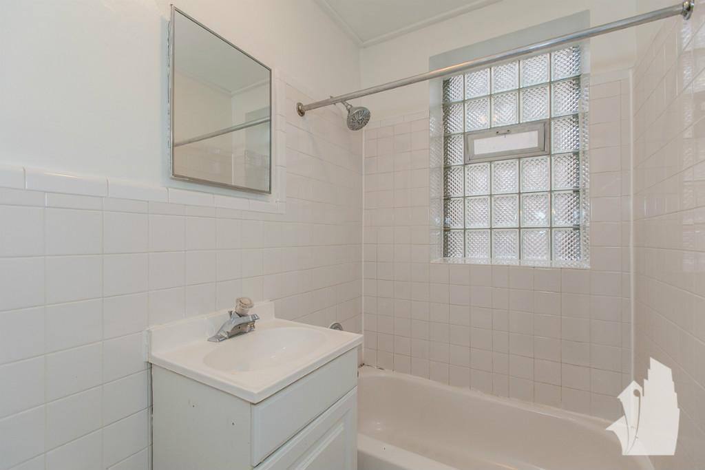 Apartment for rent at 425 W Roscoe St #404, Chicago, IL 60657