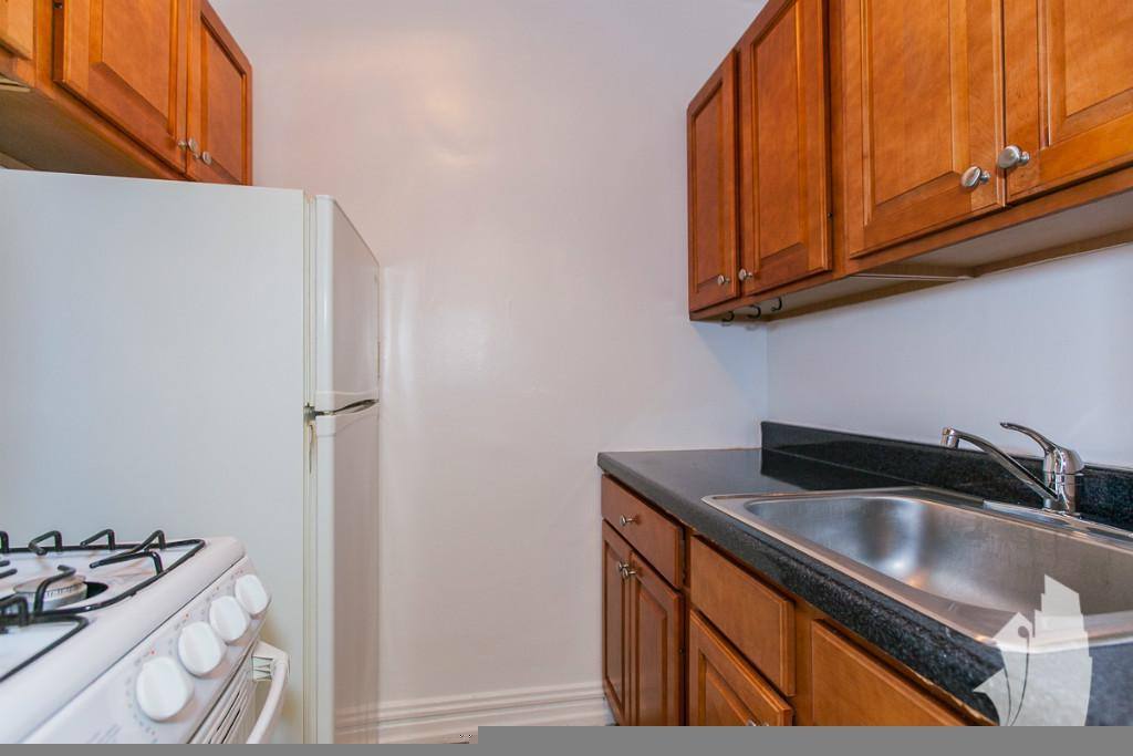 Apartment for rent at 425 W Roscoe St #404, Chicago, IL 60657