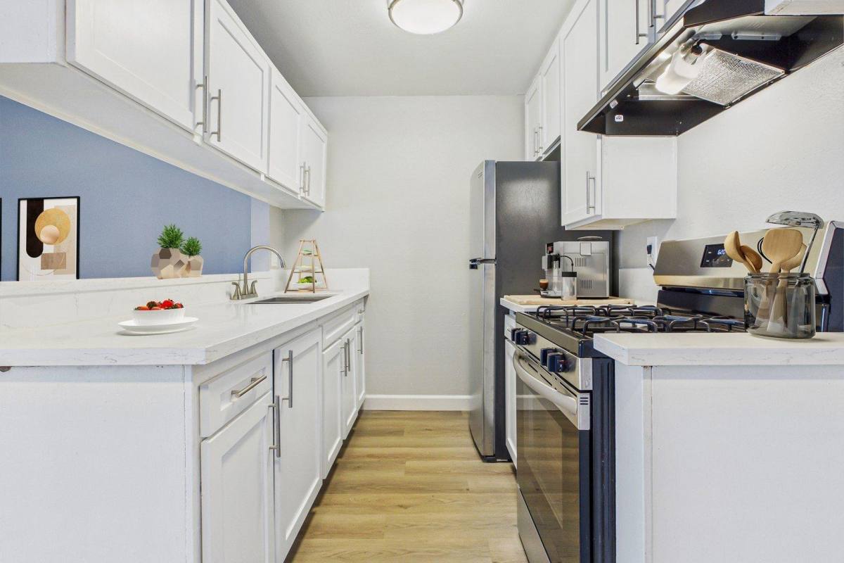 Apartment for rent at Sepulveda Landmark, 9250 Sepulveda Blvd, North Hills, CA 91343