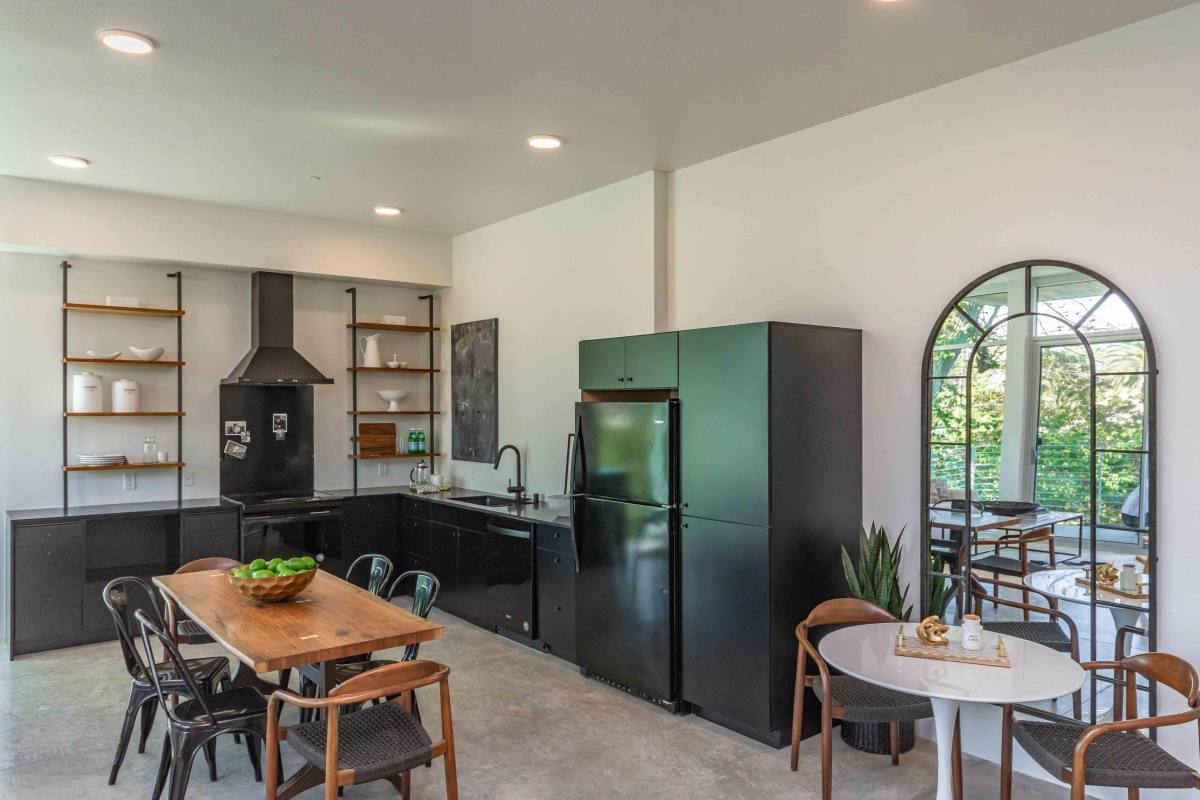 Apartment for rent at 2417 J St, Sacramento, CA 95816