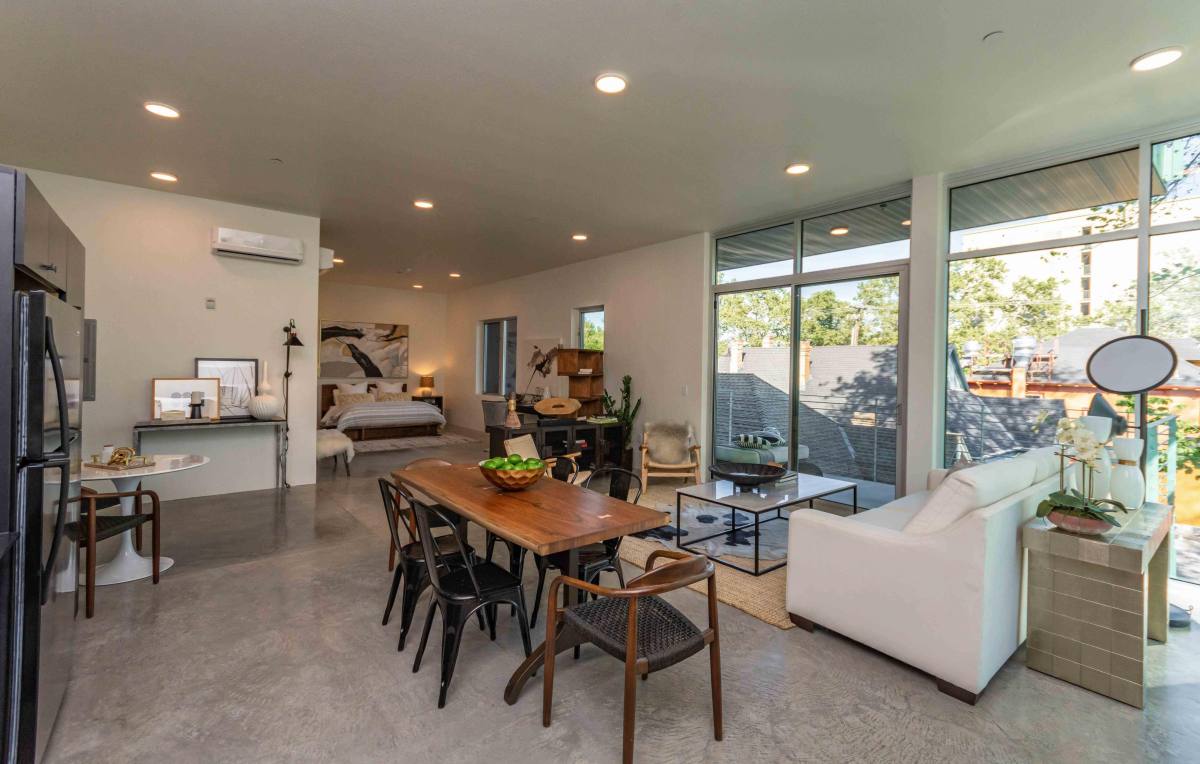 Apartment for rent at 2417 J St, Sacramento, CA 95816