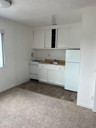 Apartment for rent at 75 Perry St, Redwood City, CA 94063